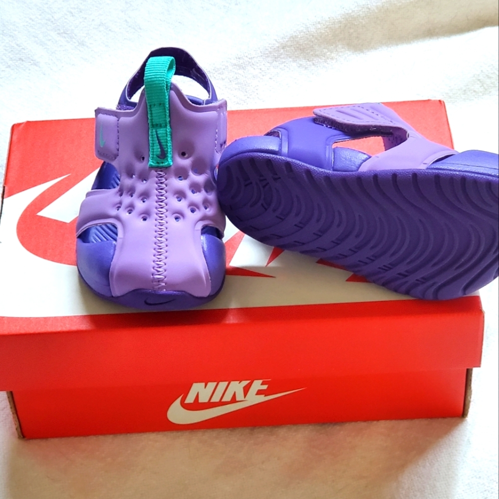 Nike Water Shoes, kids sz 4, violet, NIB